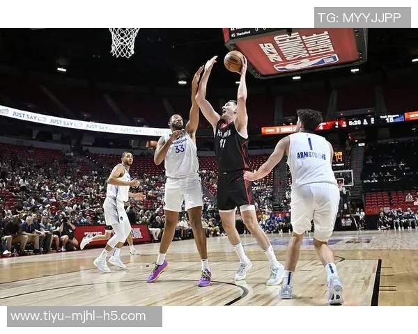 开拓者教练组强调前场篮板能力对球员上场时间的重要性 开拓者教练组强调前场篮板能力对球员上场时间的重要性